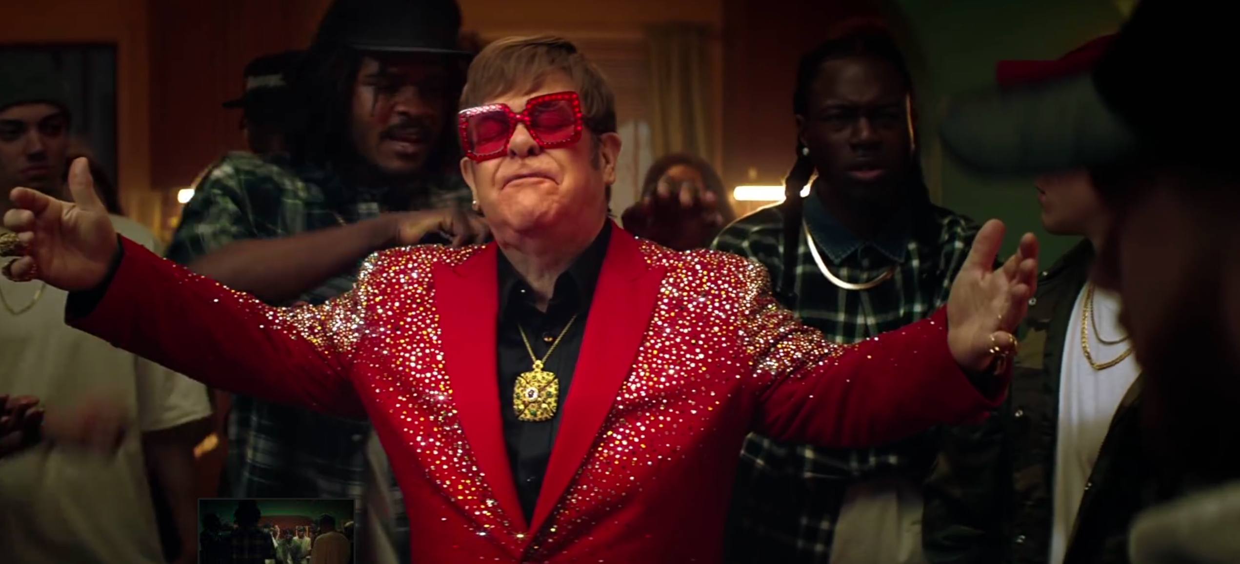 L’autodérision d’Elton John dans une pub pour Snickers