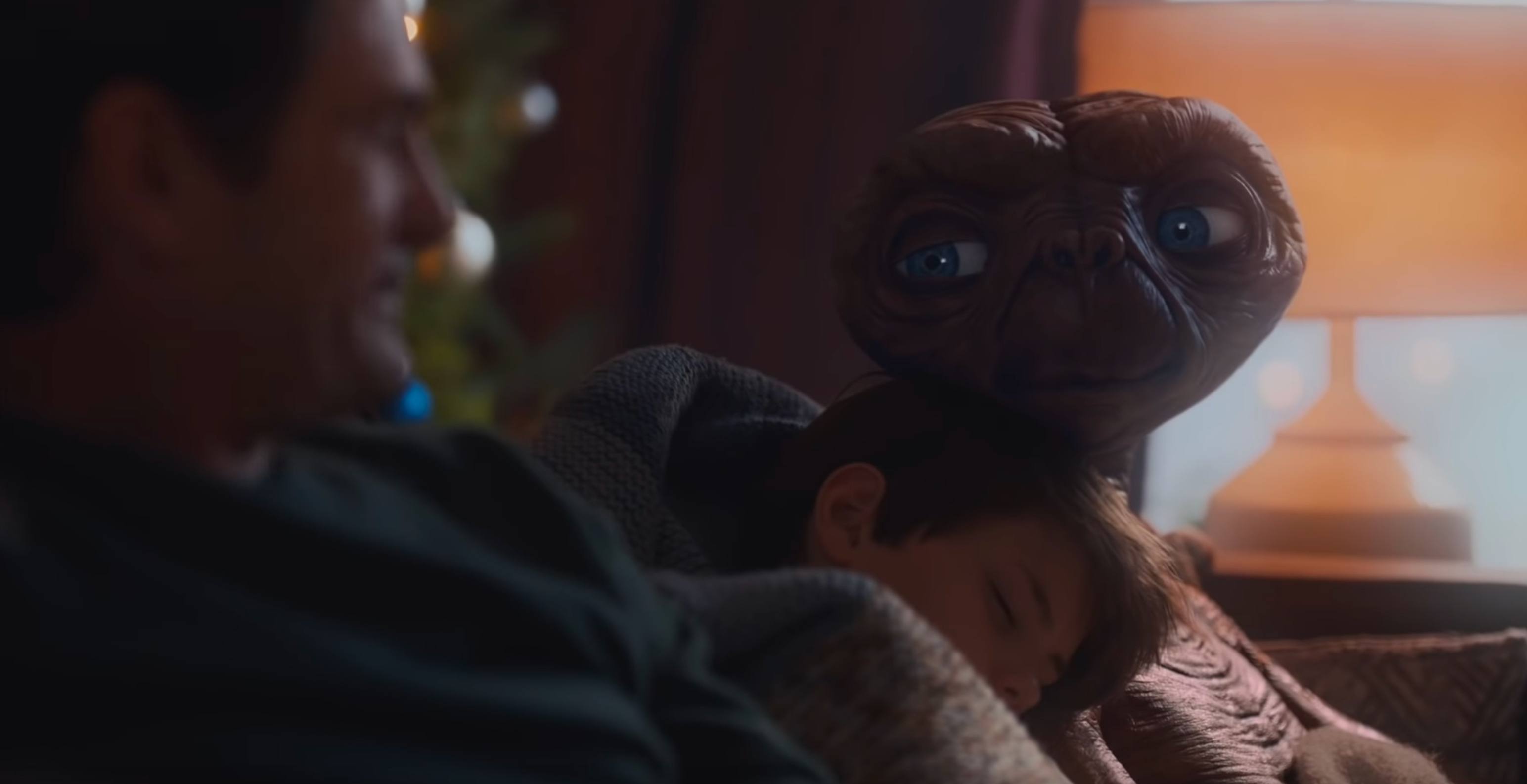 E.T. retrouve Elliott pour Noël